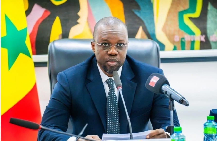 Sénégal : Ousmane Sonko menace de faire tomber le gouvernement grâce à sa majorité parlementaire